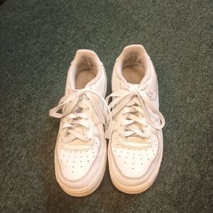 Nike Womas  White Sneakers